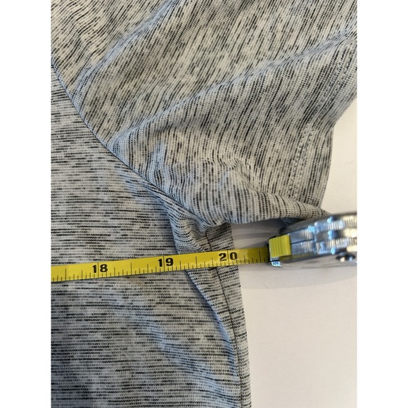 Nike Shirt Womens XL Short Sleeve Crew Neck Grey Dri-Fit Lightweight Workout - Picture 7 of 9